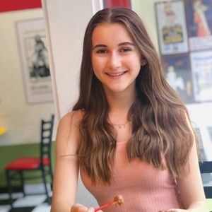 Meet your Posher, Abigail